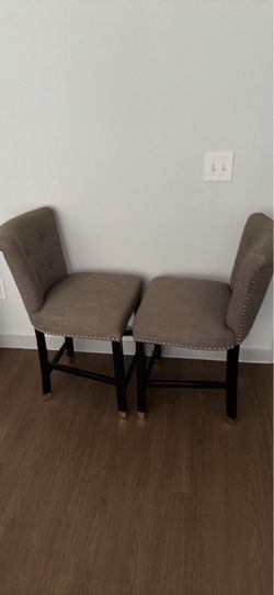 Four barstool chairs