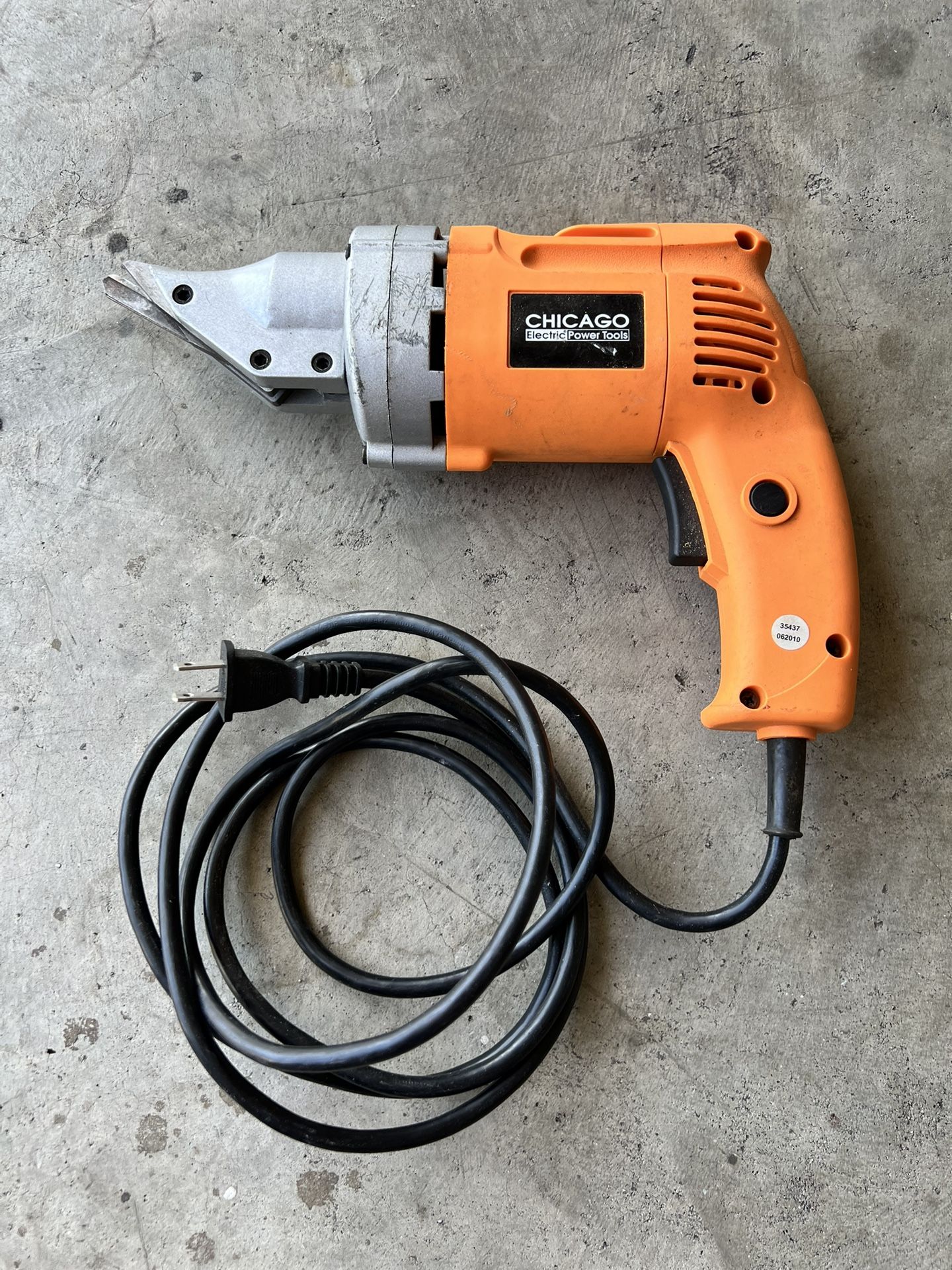 Chicago Electric | 14 Gauge Swivel Head Shear | 120V | 92115