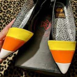 Strange Cult Candy Corn Flat Size 7
