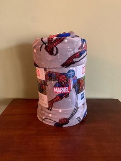 New Marvel Spider-Man Oversized Plush Throw Blanket