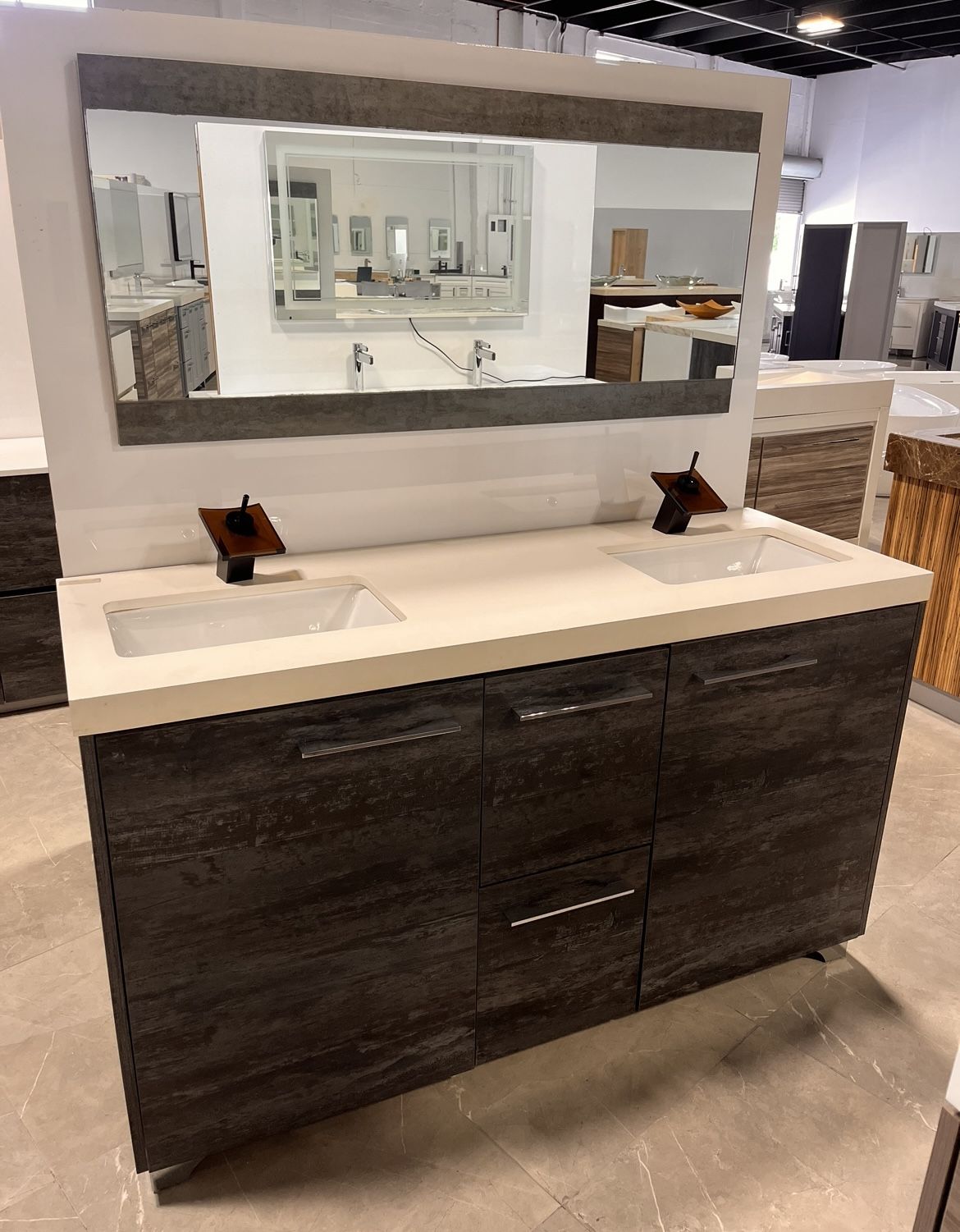 Bathroom Vanity 60” for Sale in Hialeah, FL - OfferUp