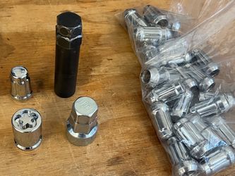 M12x1.50 lug nuts with lock & key