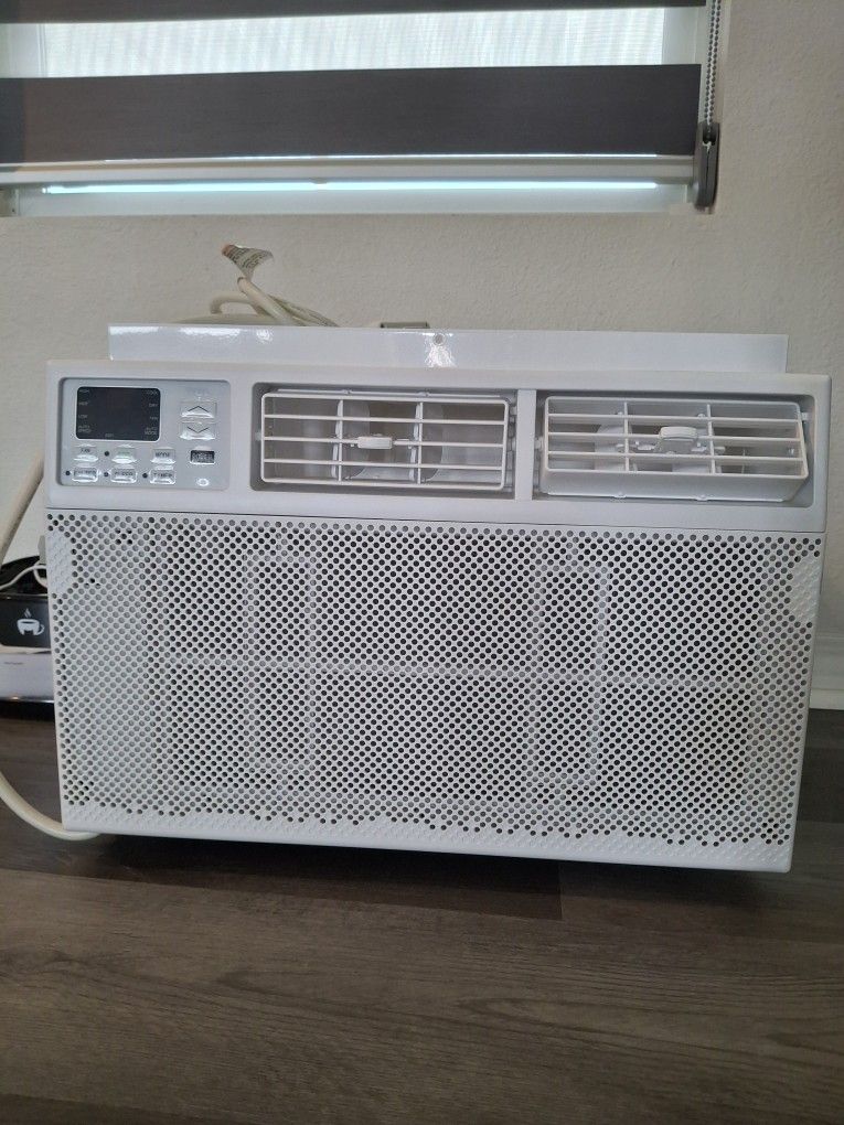 Like New - TLC Window A/C (Air Con)