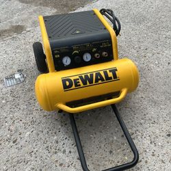 Dewalt 4.5 Gal Heavy Duty Compressor 