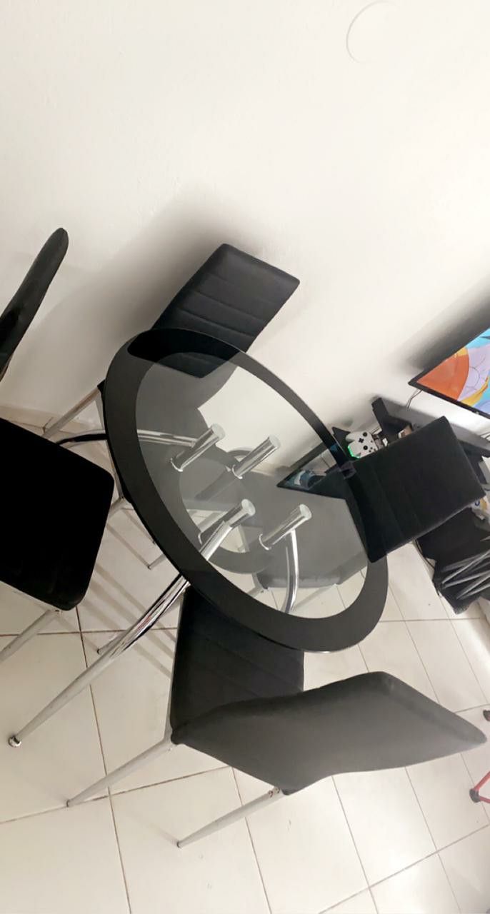 DINING SET 4 CHAIRS AND TABLE (NEW)