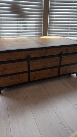Expandable storage trunk coffee table