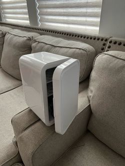 YASHE 4L Mini Fridge/Cooler & Warmer – Like New