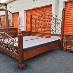 Kng Sz Bd St With Base Good Condition 