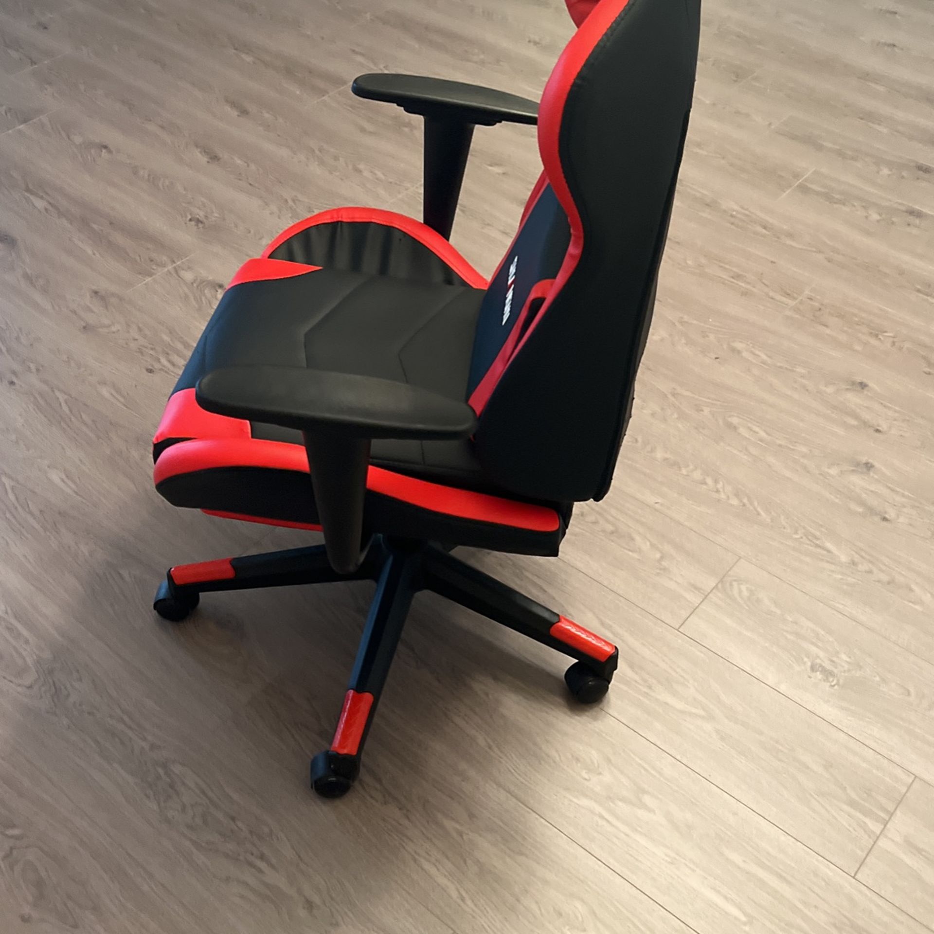 Jenslev gaming chair clearance