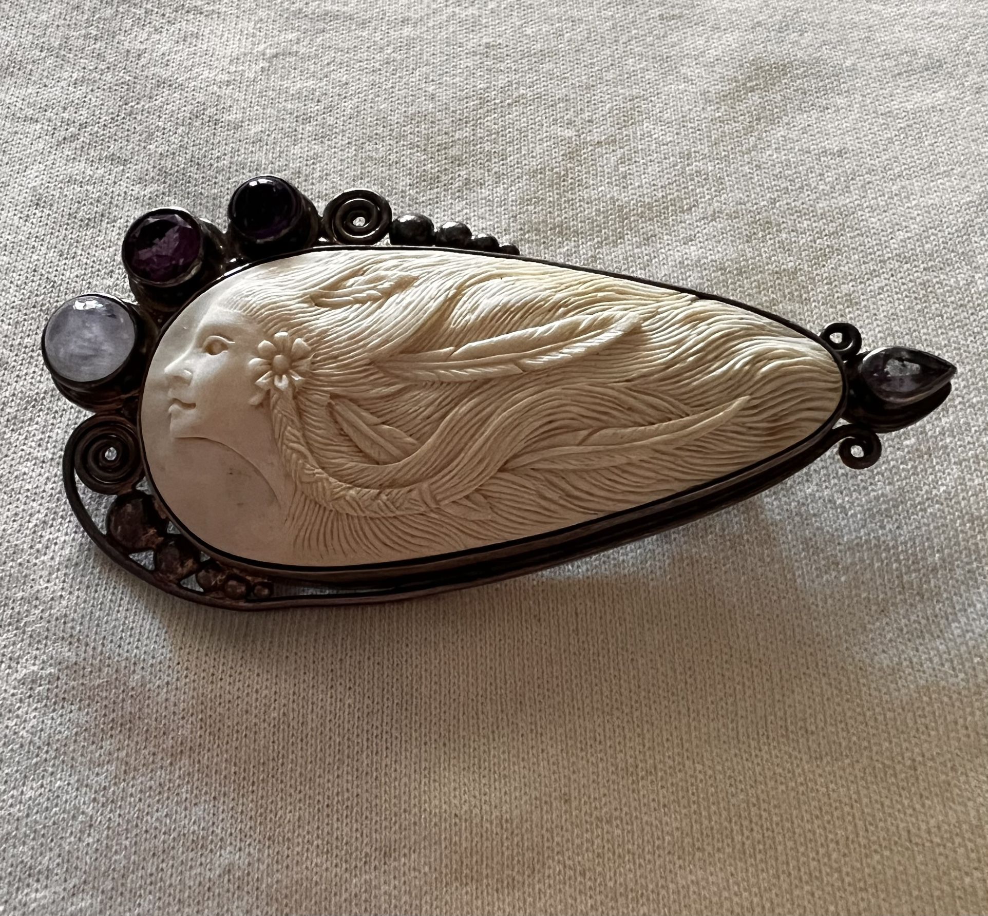 SAJEN BROOCH / PENDANT