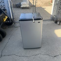 Sanyo mini refrigerator and freezer