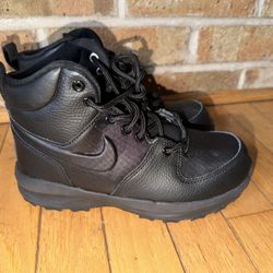 Boys size 3 Nike Manoa Youth Leather GS Triple All Black Work Shoe Boots New