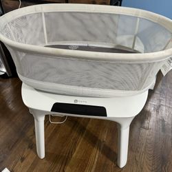 MamaRoo 4Moms Smart Bassinet