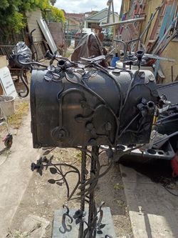Metal mail box