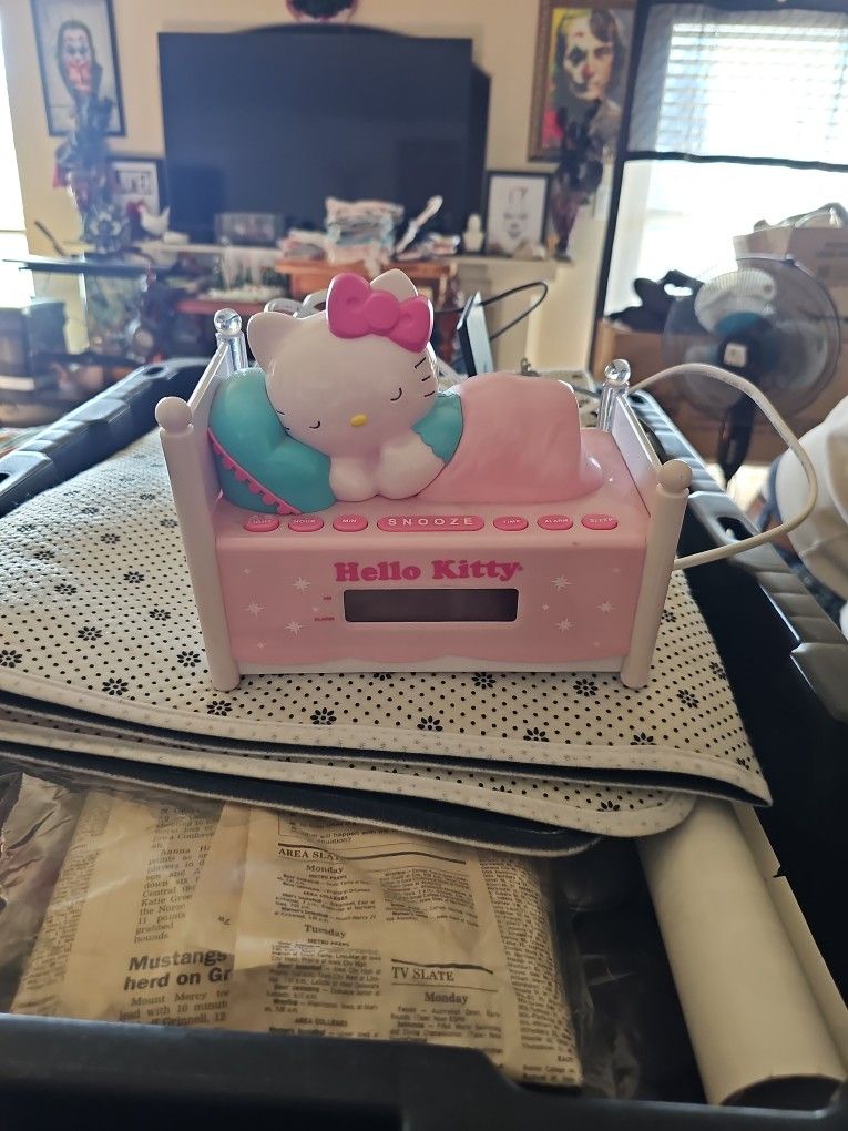 Hello Kitty Clock