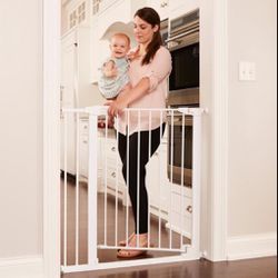 Tall Baby/Pet Gate  29.75-37.5 Wide 