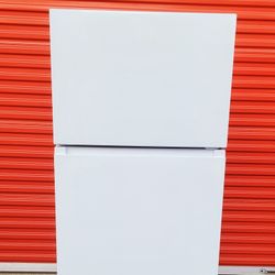 REFRIGERATOR  . FRIDGE 110 V NEAR NEW CONDITION 