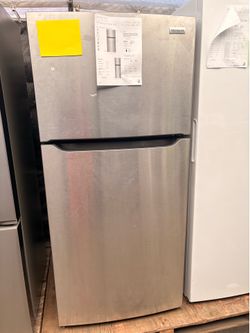 Frigidaire top freezer bottom fridge refrigerator