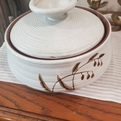 Pottery Bowl With Lid