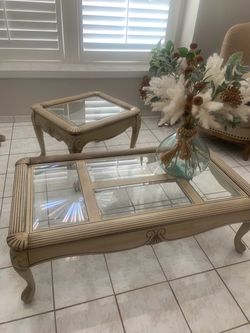 Beautiful set wooden living room tables 2 end tables and center table take all one price
