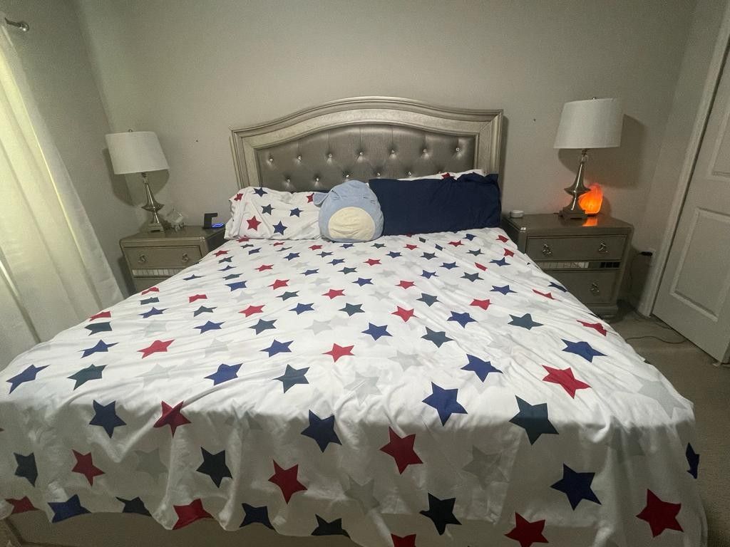 King Size 4 Piece Bedroom Set.