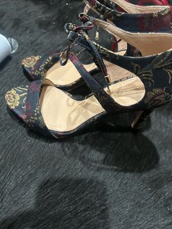Oriental Asian style high heels, stray heels Oriental Asian style high heels, strappy heels