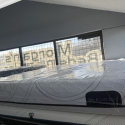 CALIFORNIA KING SIZE SERTA ICOMFORT MEMORY FOAM MATTRESS & BOX SPRINGS BED SET