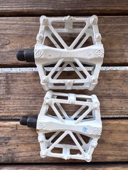 9/16 aluminum pedals