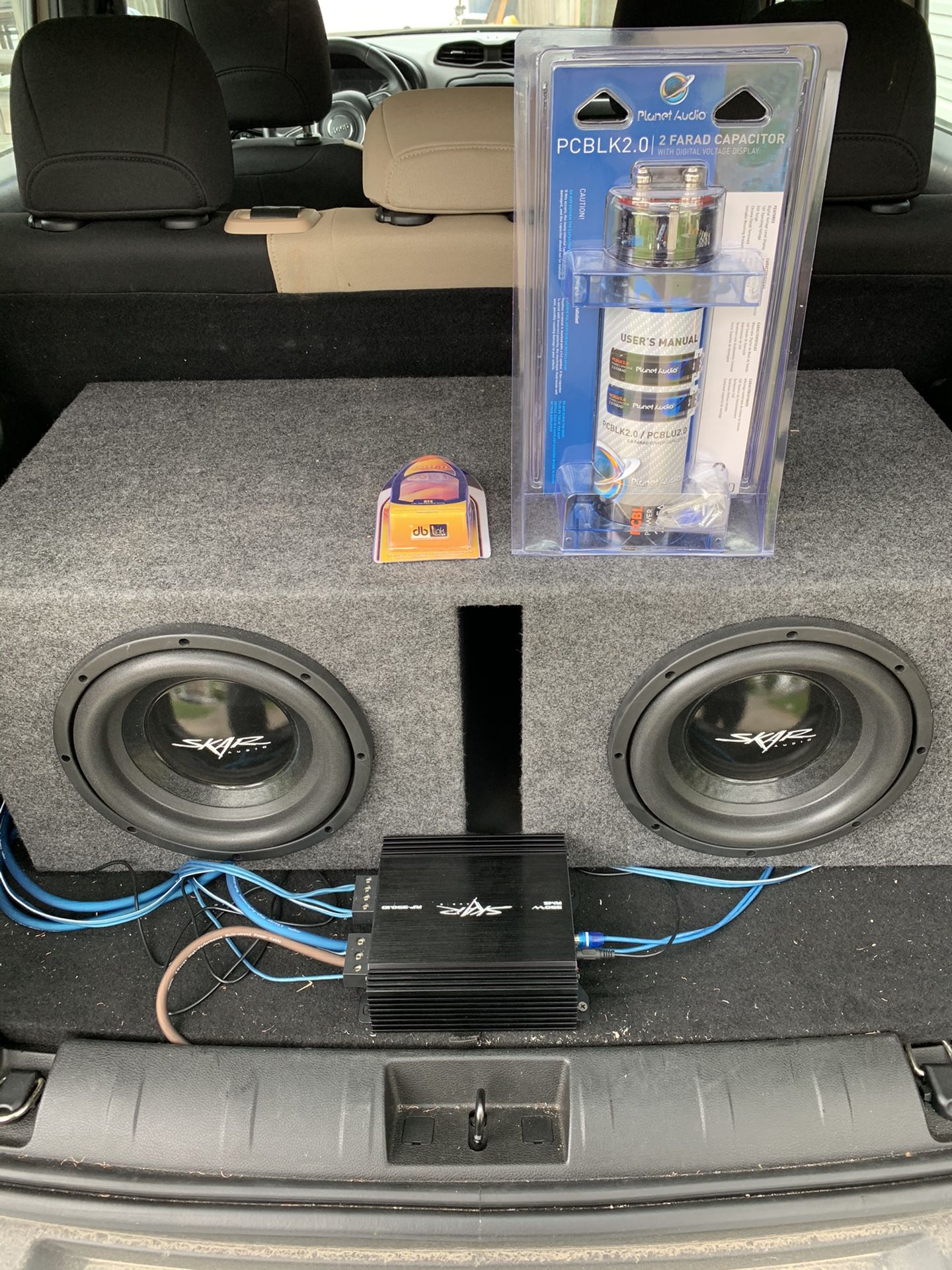 Skar audio 10s in box with 350.1d rms amp and 2 Farrah capacitor