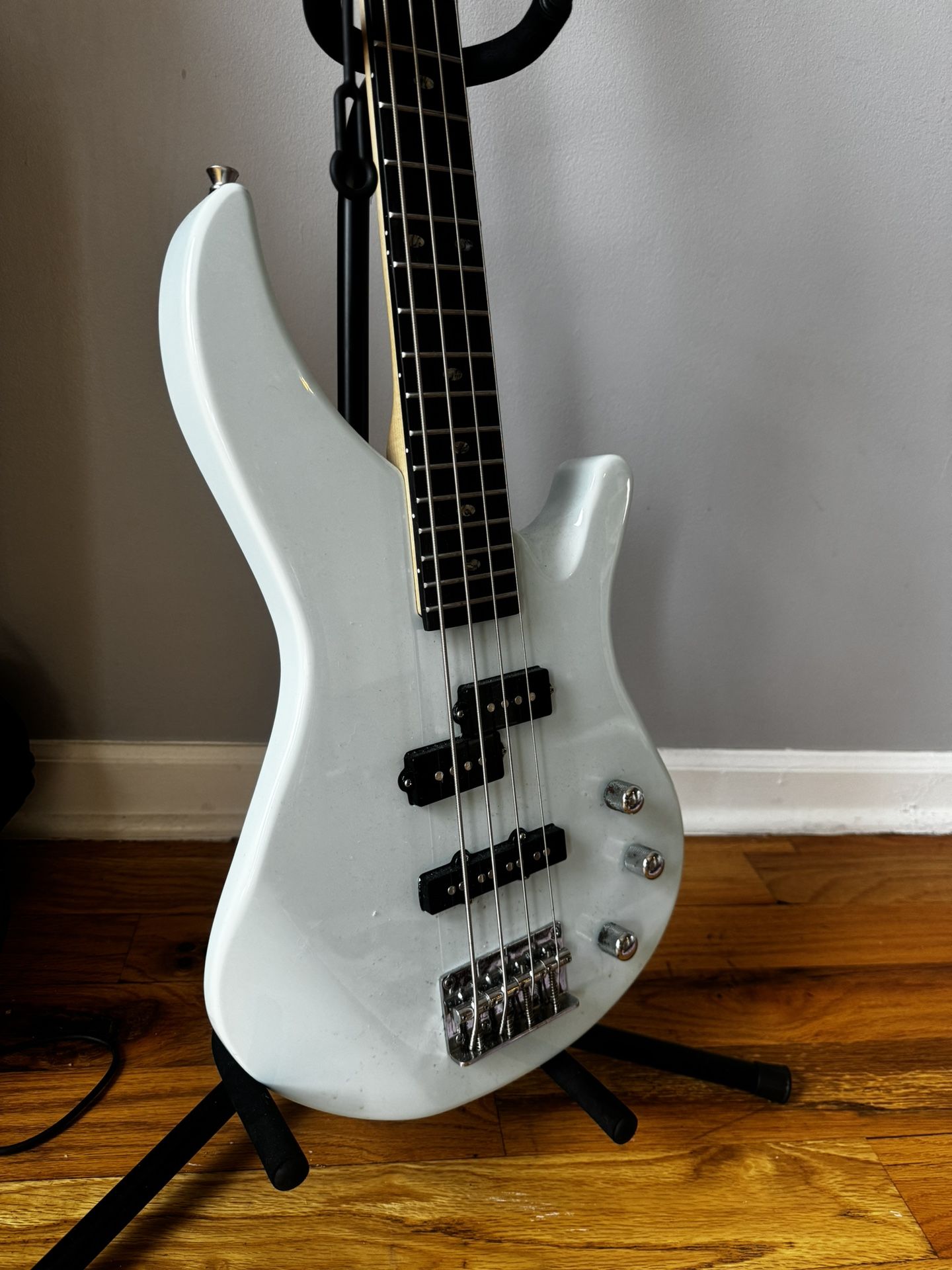MITCHELL solid Electric Bass