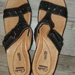 Clarks Women Hayla Young Soft Cushion Wedge Sandal Black Studded  Size 11 women (new)