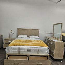 Queen Bedframe 