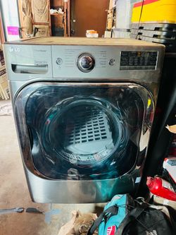 Gas Dryer with Exhaust Duct Connection