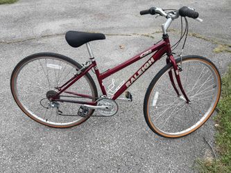 Raleigh c30 hybrid Ready to ride 17 inch frame awesome deal