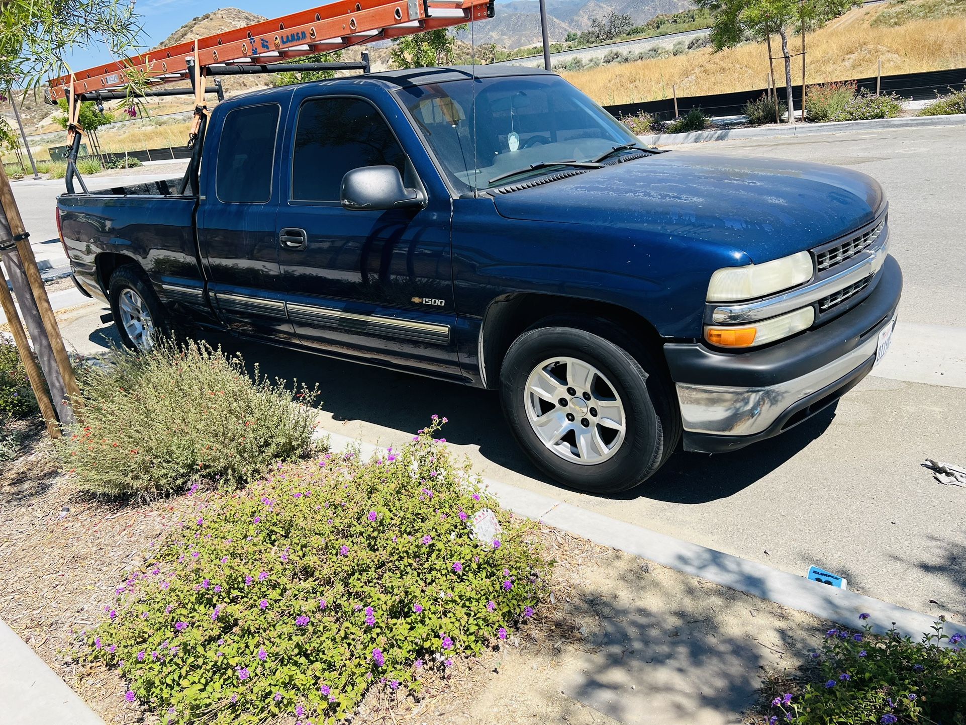 2002 Chevrolet Silverado 1500 for Sale in Los Angeles, CA - OfferUp