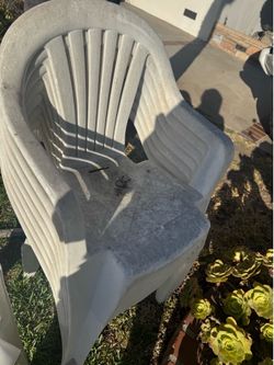 8 Stackable White Plastic Lawn Chairs