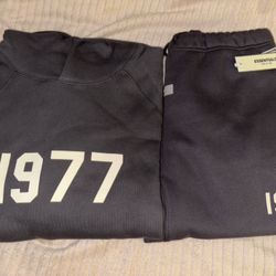New Men Essential  1977 Large Jogger Set