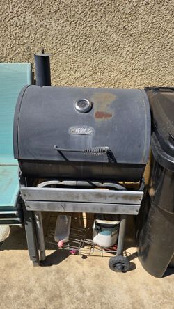 BBQ grill smoker