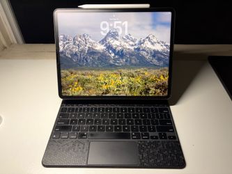 iPad Pro 12.9 M2 6th Generation 256 GB with Apple Magic Keyboard, Apple Pencil 2, Apple Smart Folio