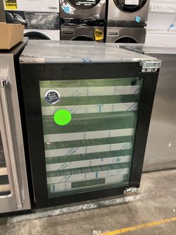 U-Line UHWD524-SG41A Undercounter Wine Fridge (Open-Box / Scratch & Dent)