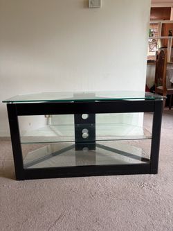 Entertainment Center Table MUST GO 👀