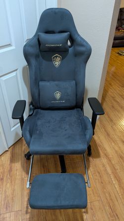 Dowinx Gaming Chair with Footrest