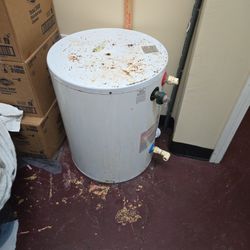19 Gallon Hot Water Heater 