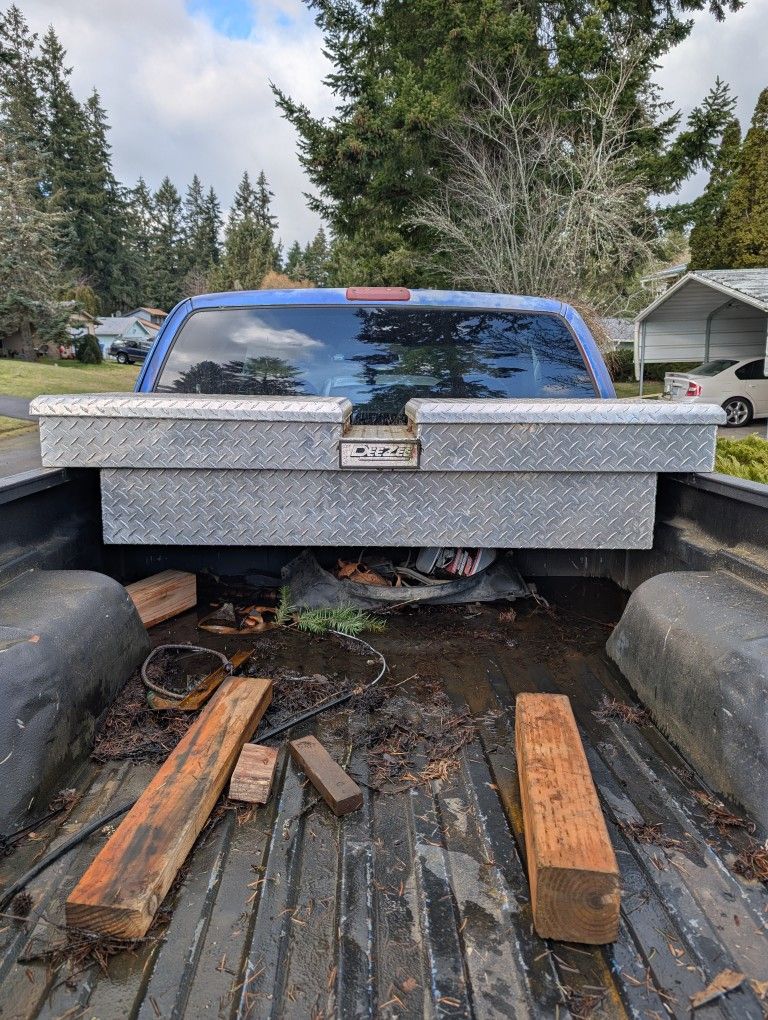 Deezee Red Label Gullwing Truckbed Toolbox 