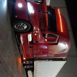 Freightliner Cascadia Evolution i - With - Utility Reefer Trailer Thermo King S600