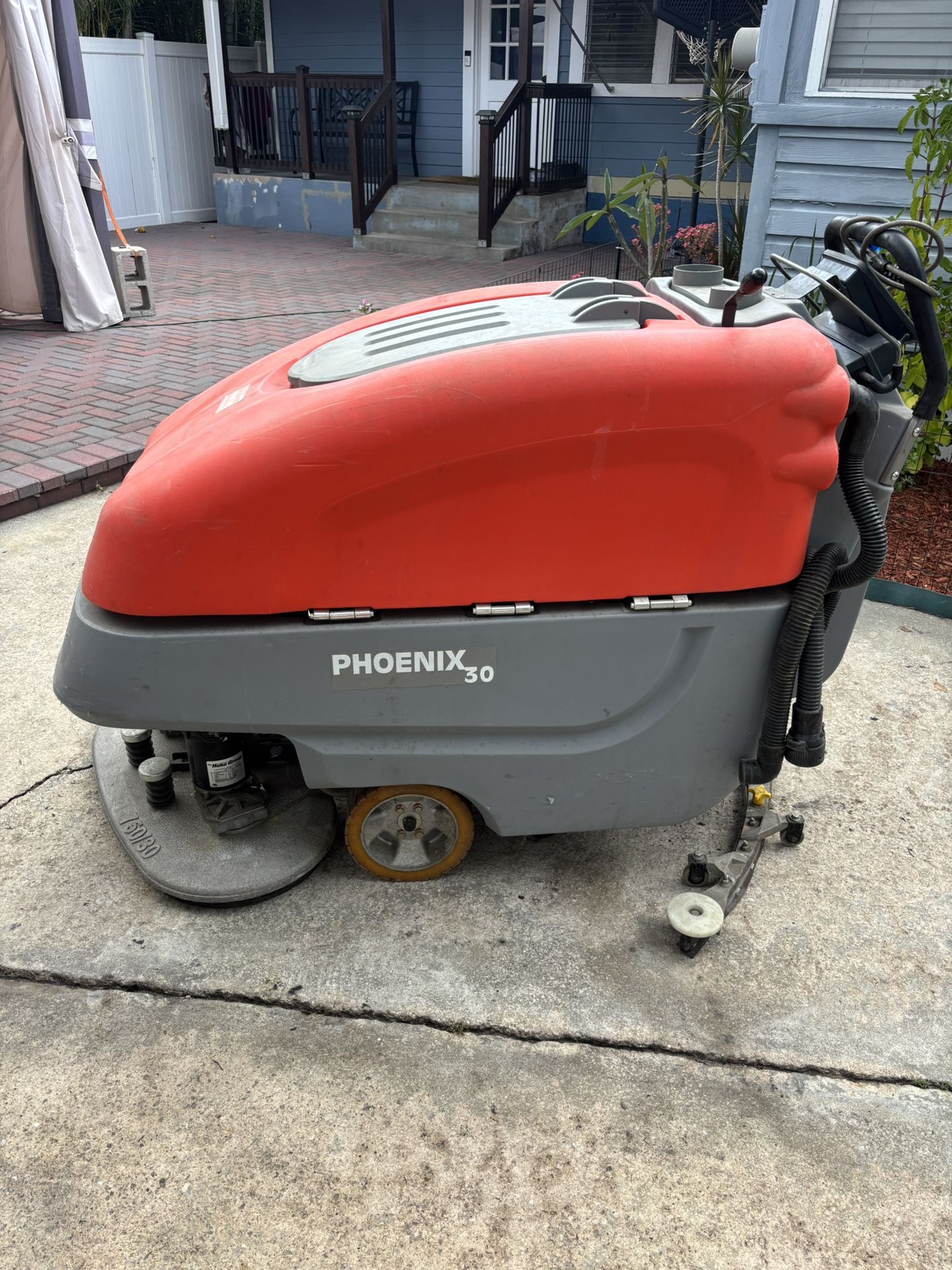 Phoenix 30 commercial floor scrubber