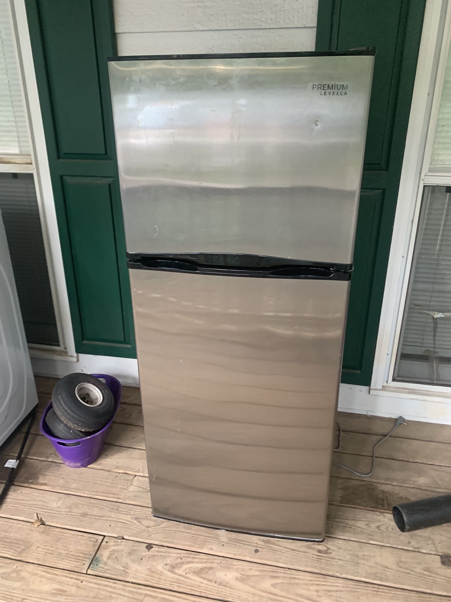 Refrigerator 