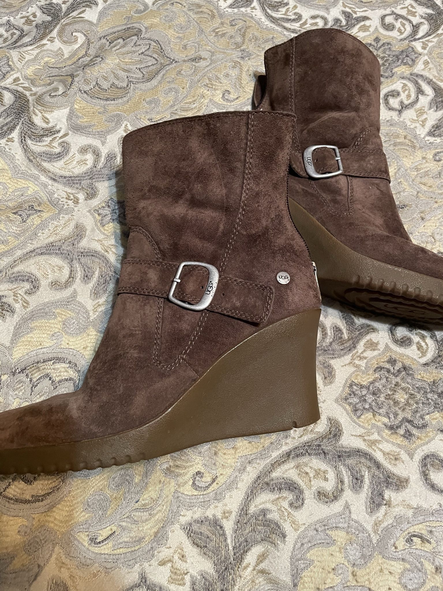 Womens Authentic UGG Boots Size 8