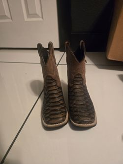 Toddler Boy boots 10.5