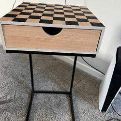 Chess/checkers table